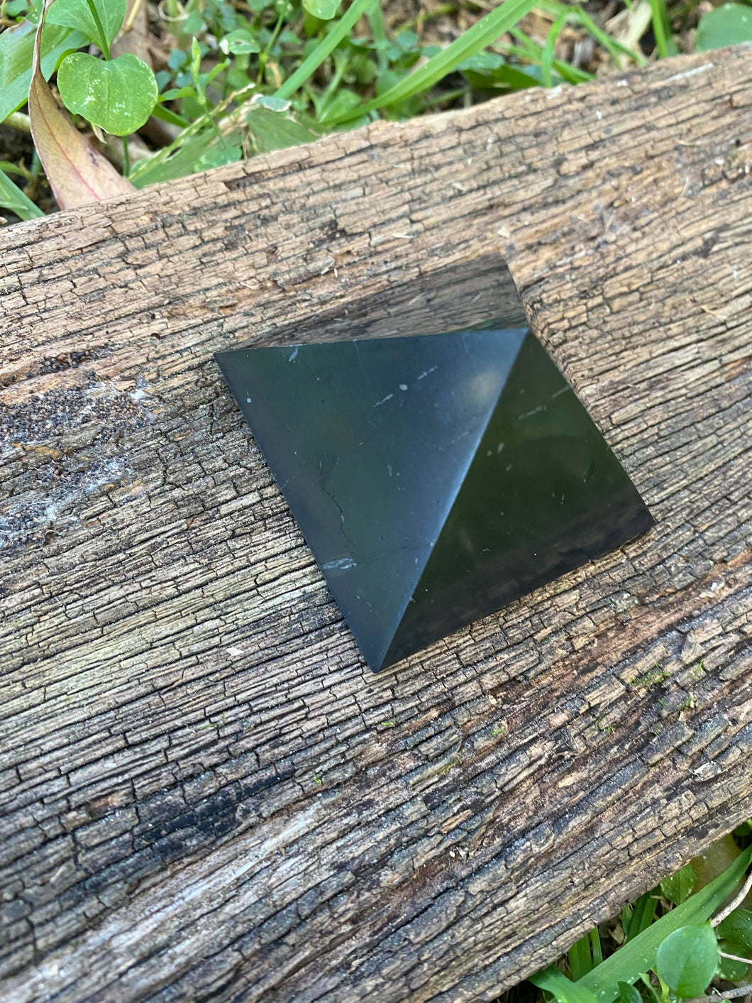 Shungite Pyramid 5cm